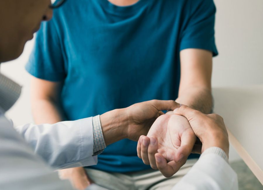 doctor-checking-up-little-black-girl